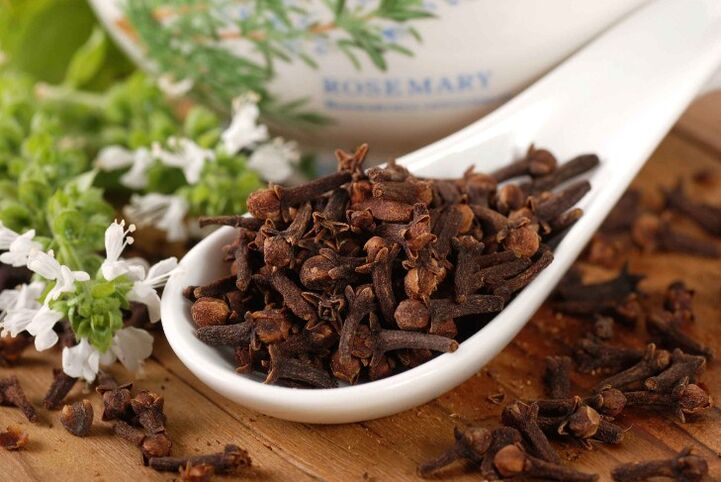Cloves against worms