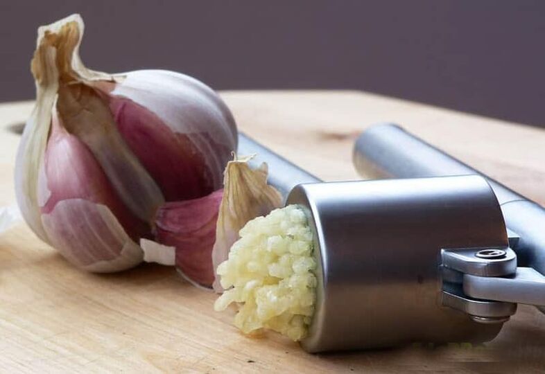 Garlic and onions made of parasites