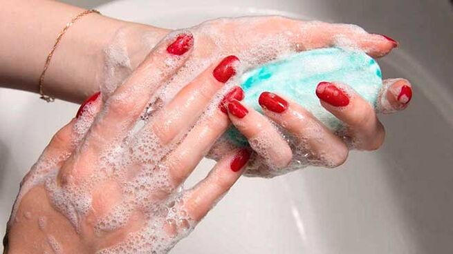 Washing hands with soap to prevent infection with worms